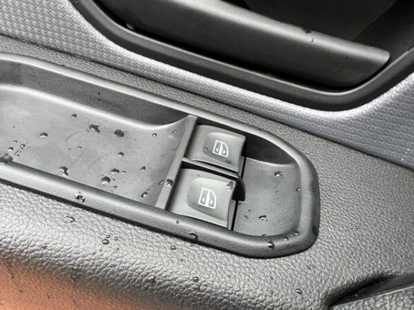 RENAULT VAN-image-9