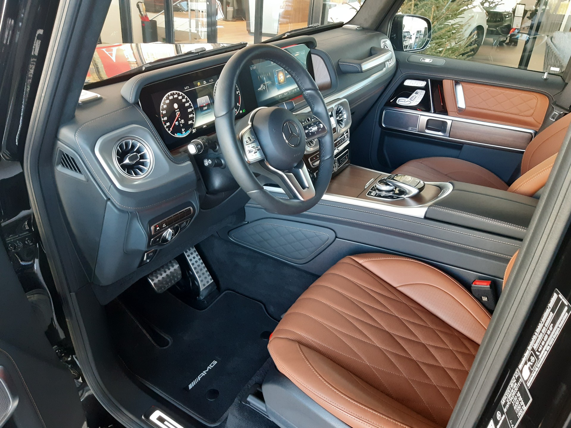 MERCEDES-BENZ G 400 d AMG-Line-image-8