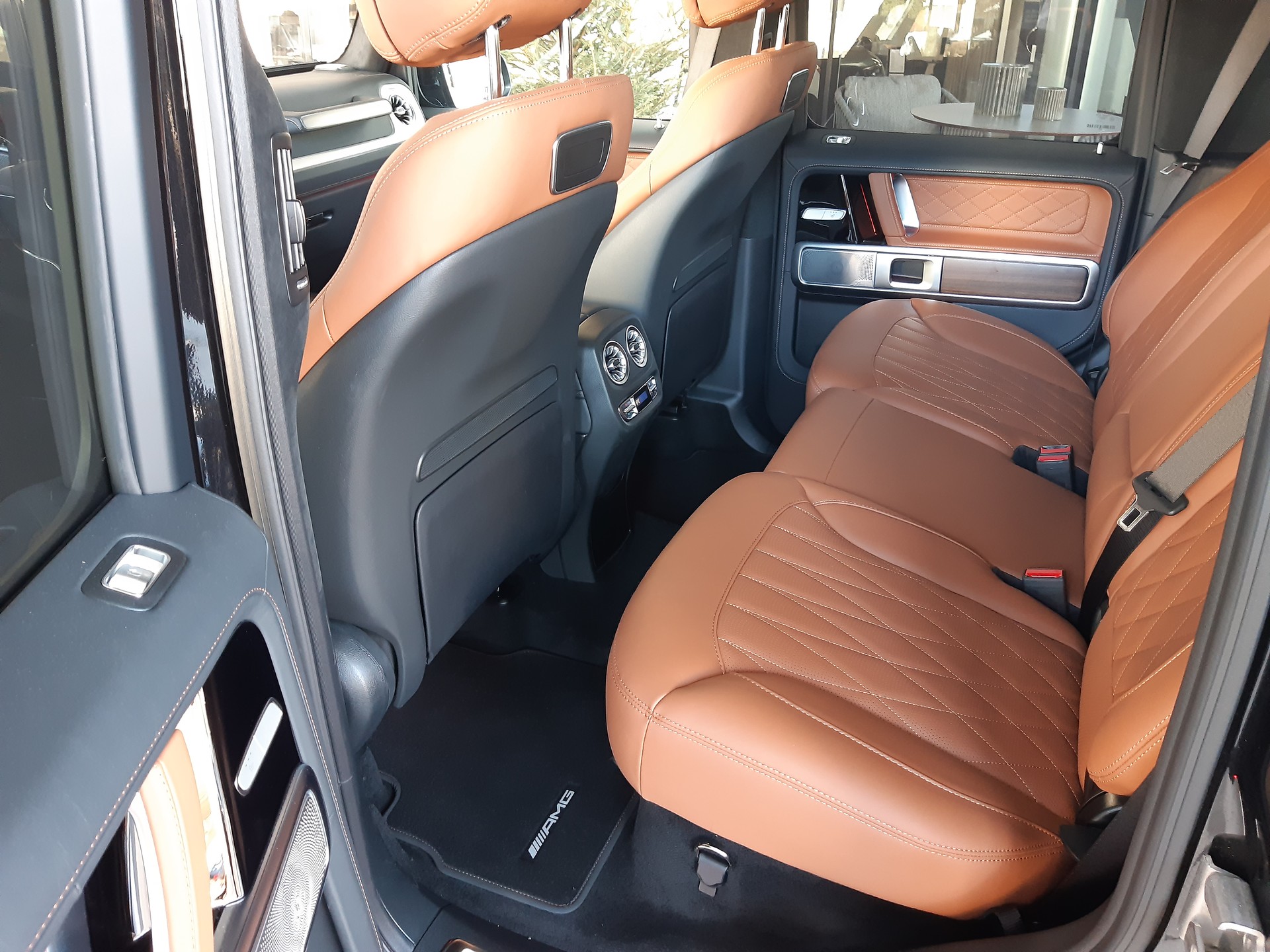 MERCEDES-BENZ G 400 d AMG-Line-image-13