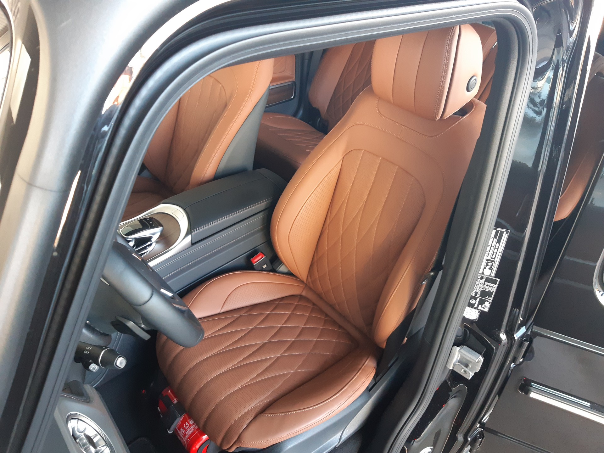 MERCEDES-BENZ G 400 d AMG-Line-image-9