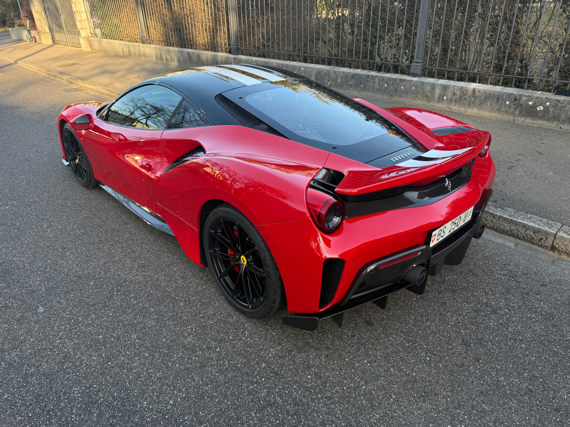 FERRARI 488 Pista 3.9 V8-showroom-element-1