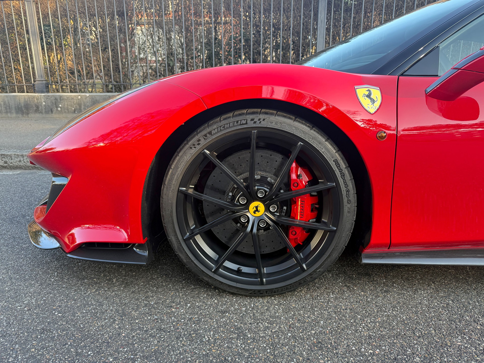 FERRARI 488 Pista 3.9 V8-showroom-element-3