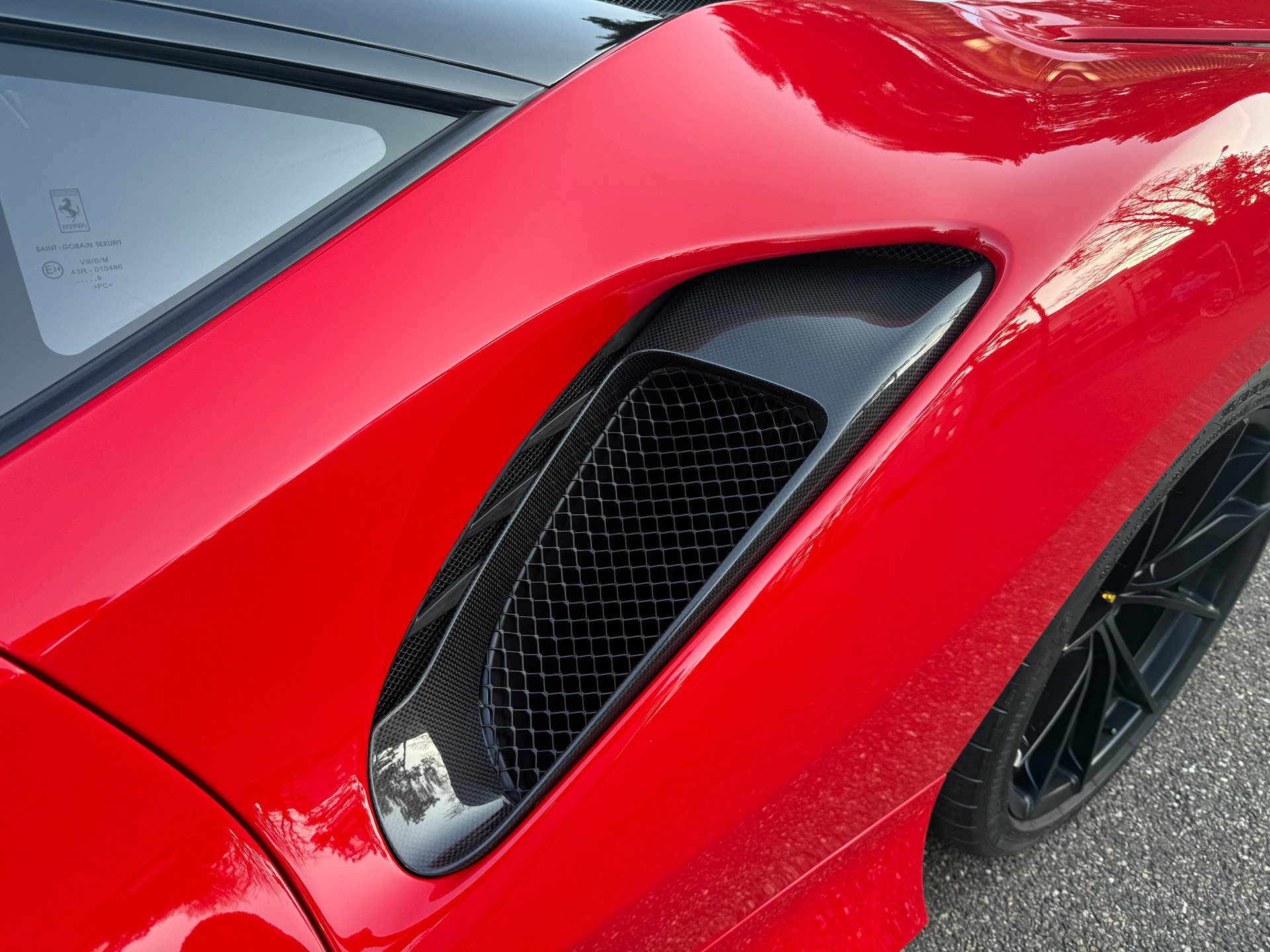 FERRARI 488 Pista 3.9 V8-image-15