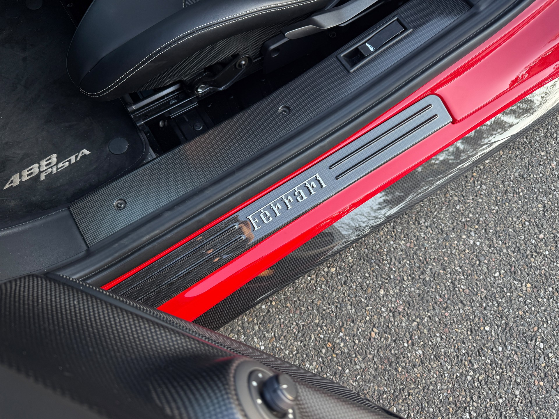FERRARI 488 Pista 3.9 V8-image-7