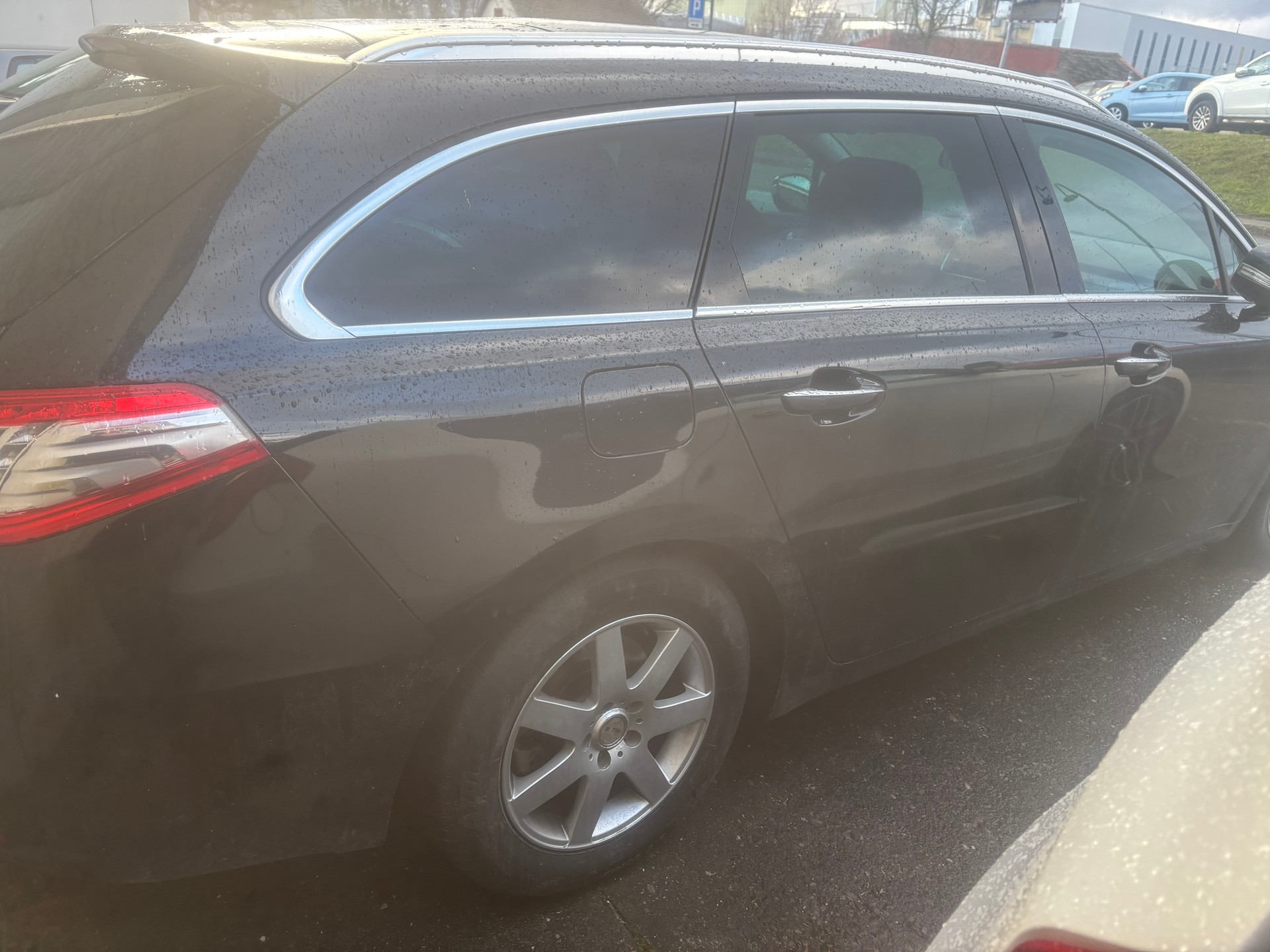 PEUGEOT 508 SW 1.6 16V T Allure-image-11