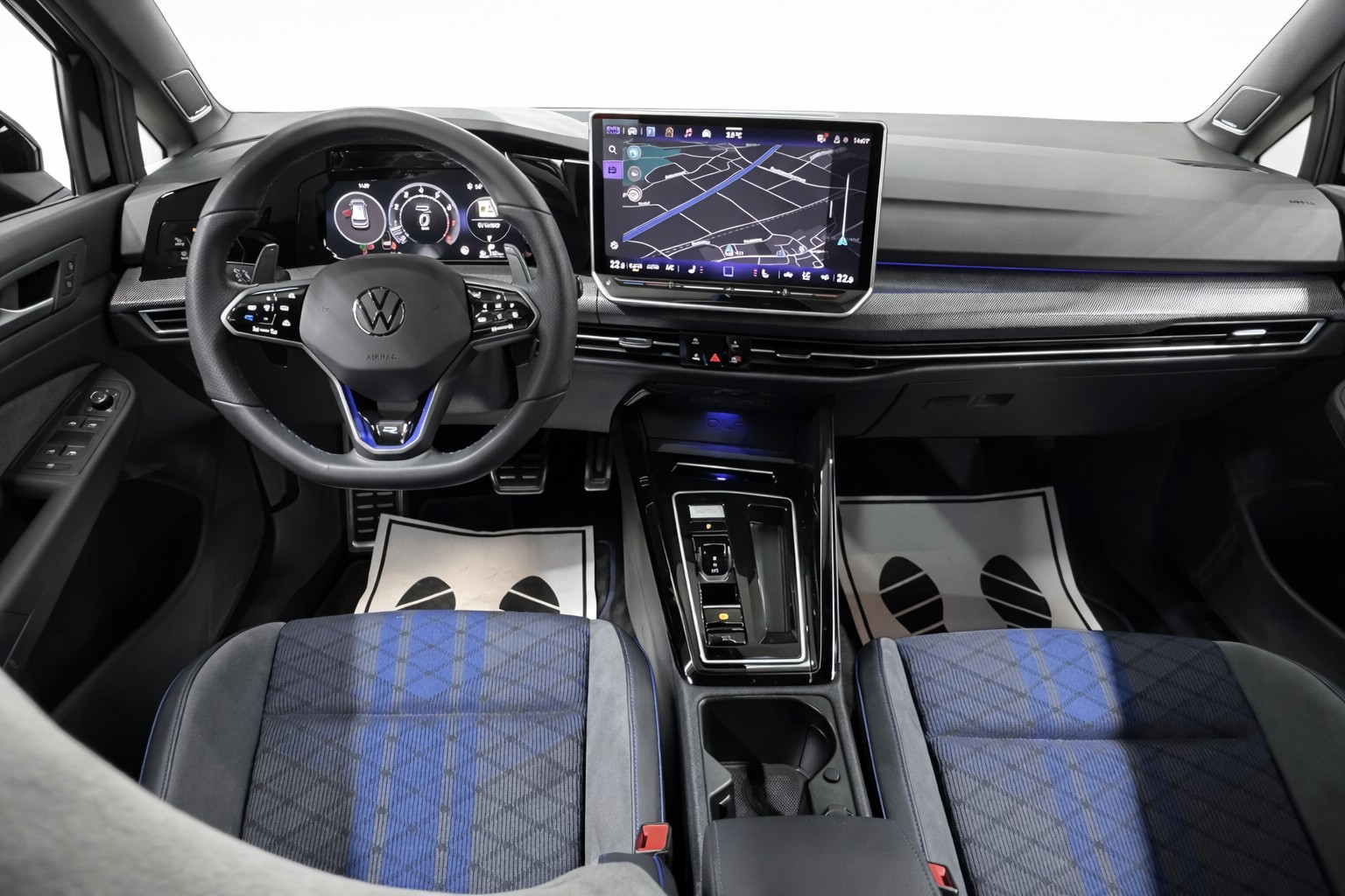 VW Golf 2.0 TSI R Black Edition DSG 4 Motion * AKRAPOVIC * 5 Jahre Garantie * Facelift *-image-7