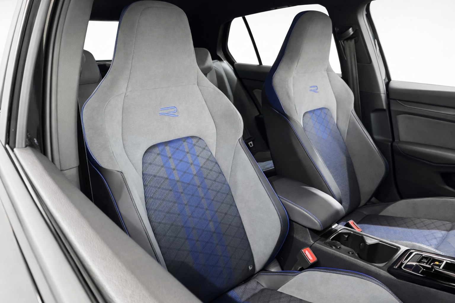 VW Golf 2.0 TSI R Black Edition DSG 4 Motion * AKRAPOVIC * 5 Jahre Garantie * Facelift *-image-11
