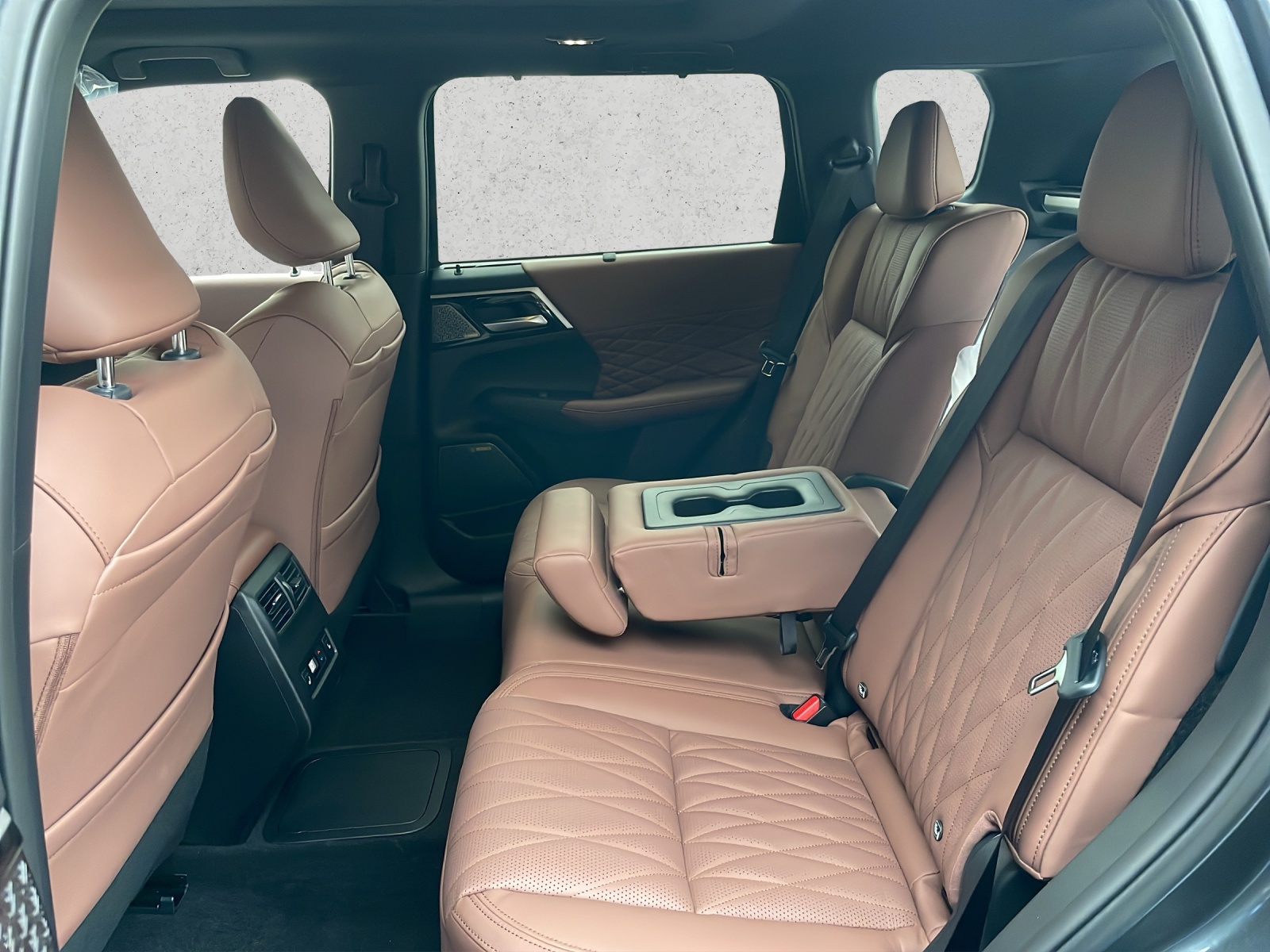 MITSUBISHI Outlander 2.4 PHEV Instyle+ 4x4-image-15