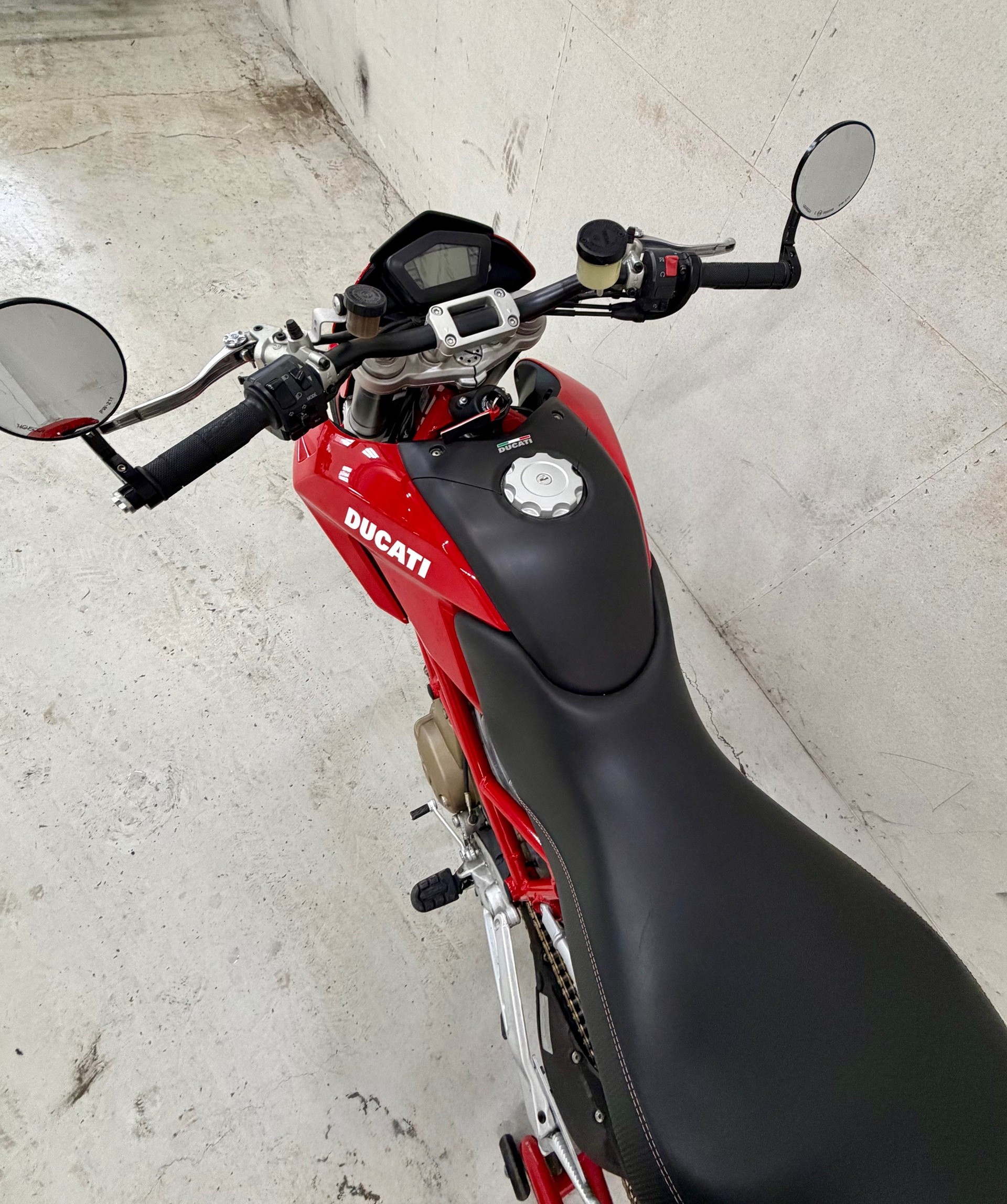 DUCATI Hypermotard 1100-image-5