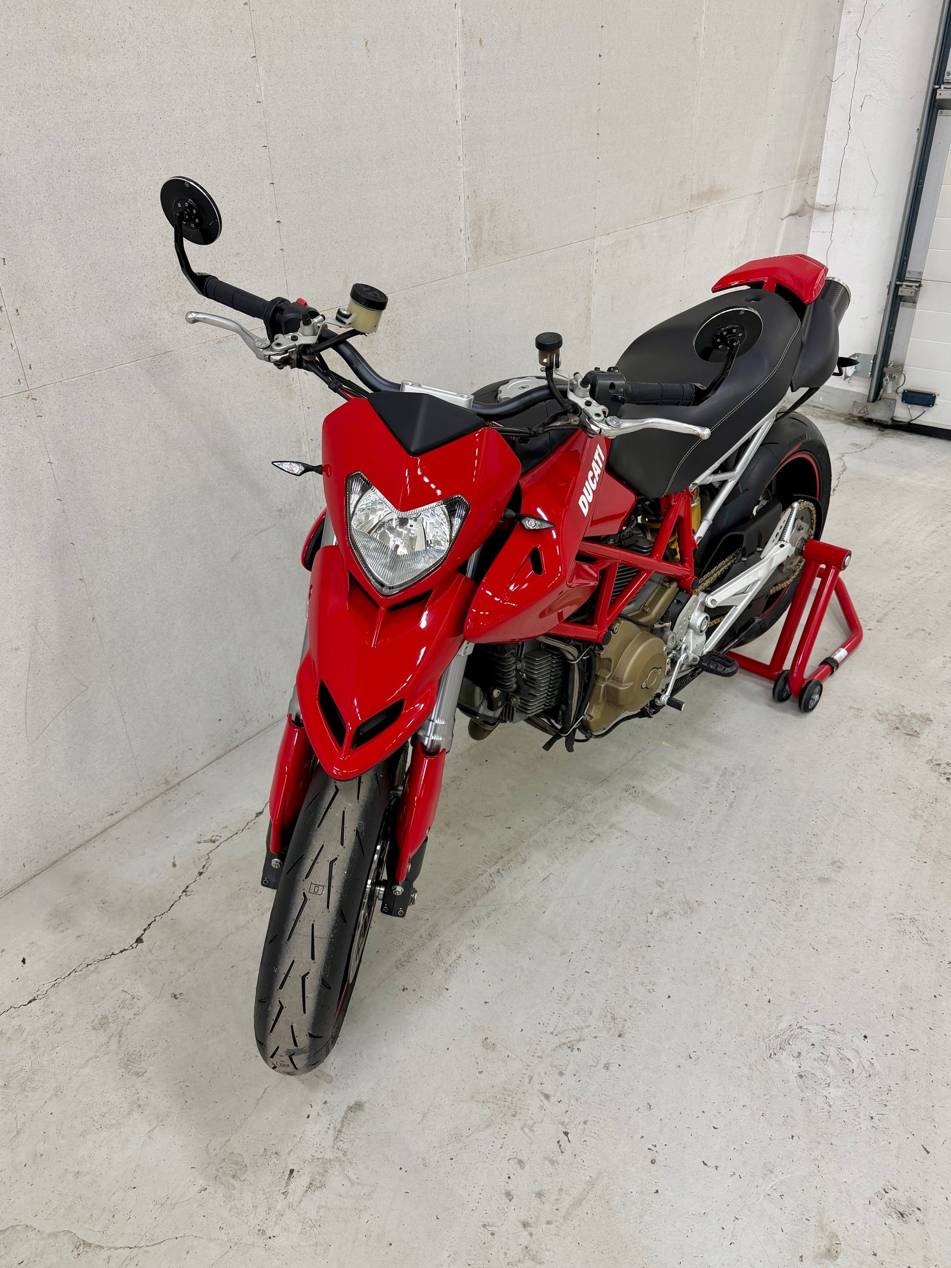 DUCATI Hypermotard 1100-image-1