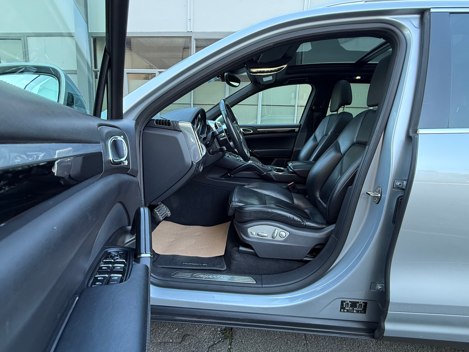 PORSCHE Cayenne S Diesel *1.st Erster Hand *ab MFK *Panorama-Glasdach *Sitzheizung v+h Spurwechsel-Assistent *Tempomat *Start/Stop-image-6