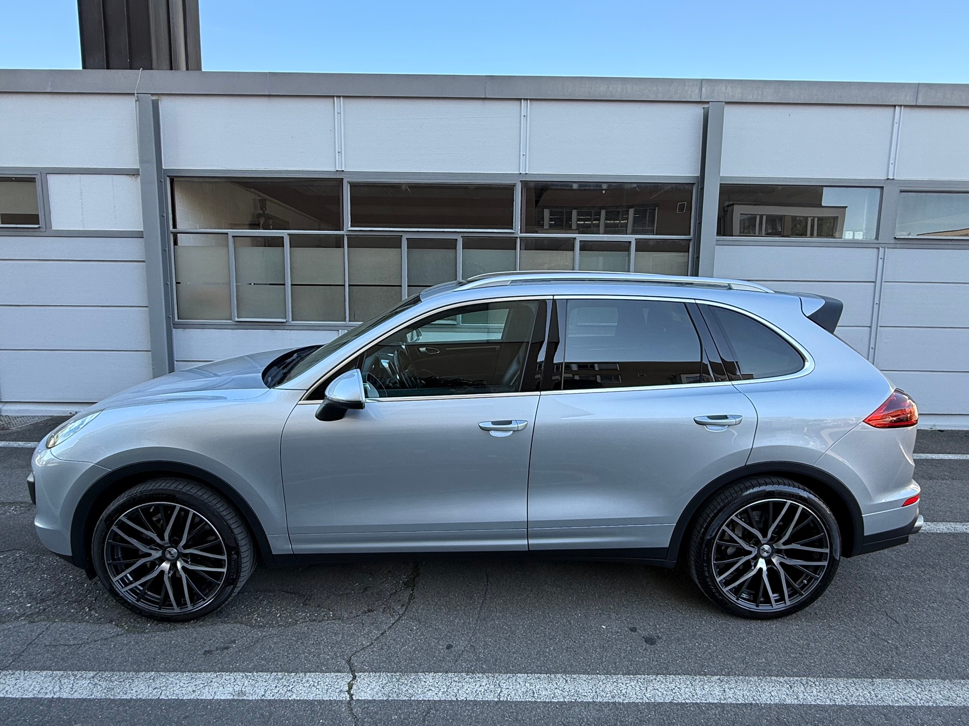 PORSCHE Cayenne S Diesel *1.st Erster Hand *ab MFK *Panorama-Glasdach *Sitzheizung v+h Spurwechsel-Assistent *Tempomat *Start/Stop-image-5
