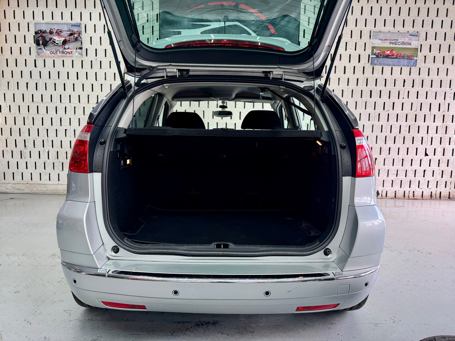 CITROEN C4 Picasso 2.0i 16V Dynamique BMP6-image-9
