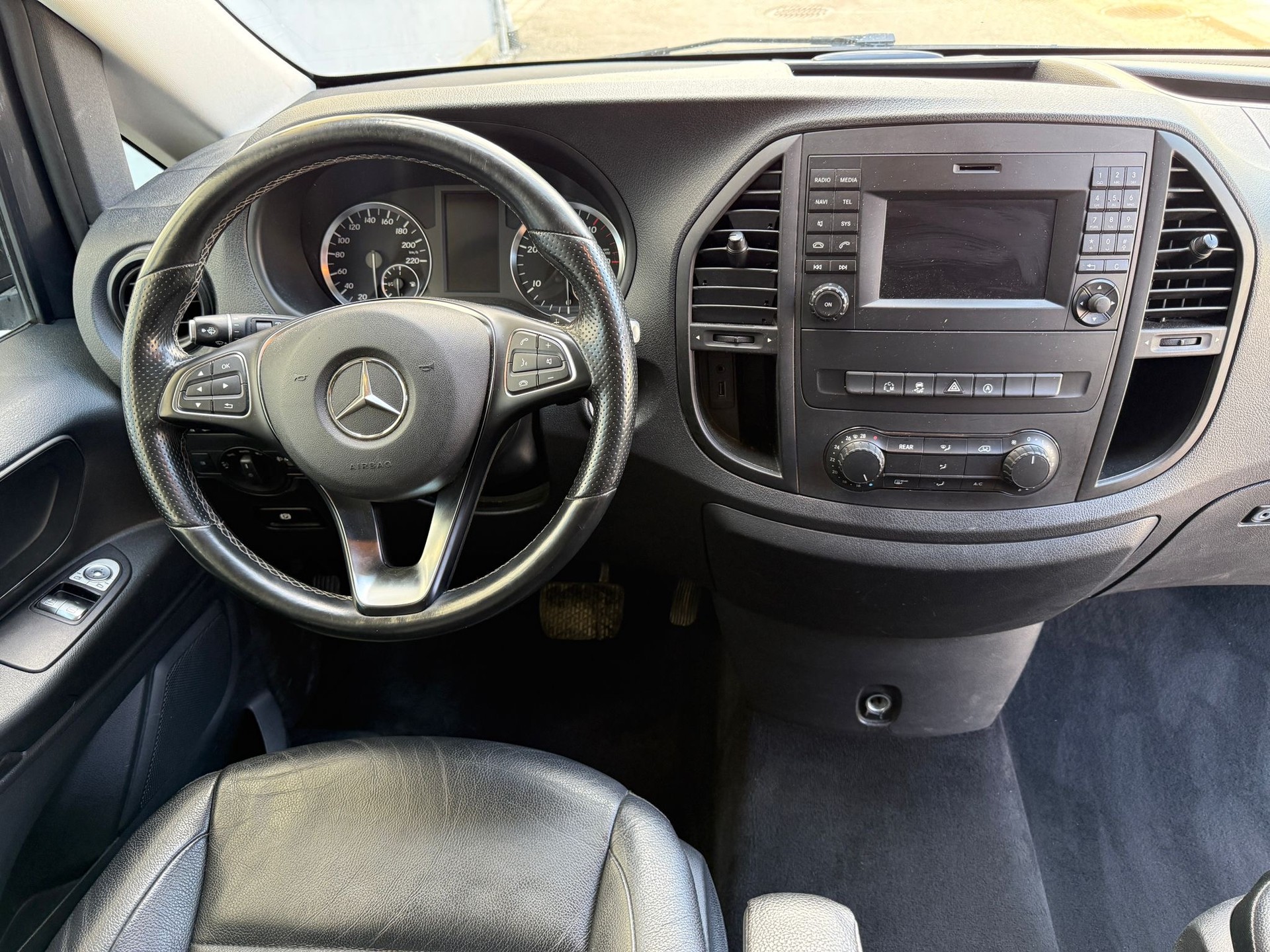 MERCEDES-BENZ Vito 114 BlueTec Tourer Base L 4Matic 7G-Tronic-image-16