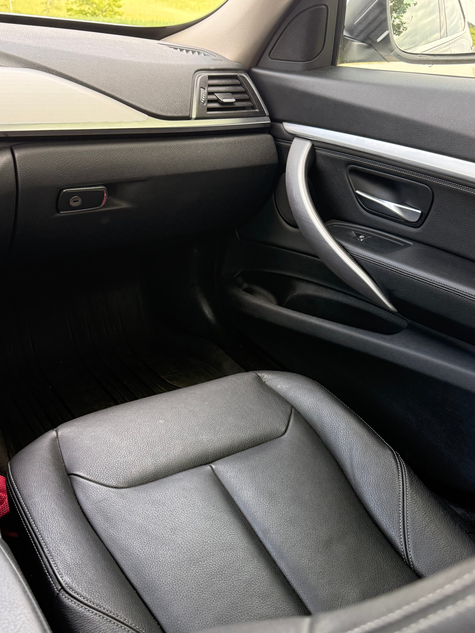 BMW 320i xDrive Gran Turismo-image-12