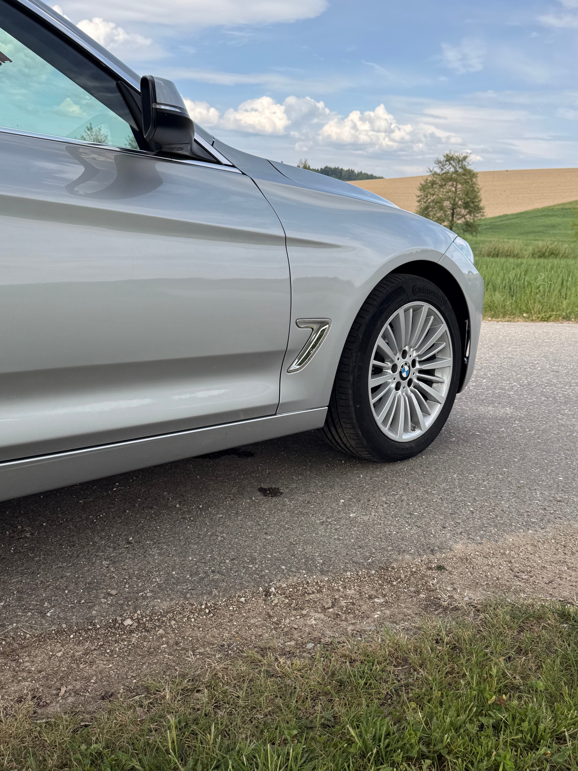 BMW 320i xDrive Gran Turismo-image-7
