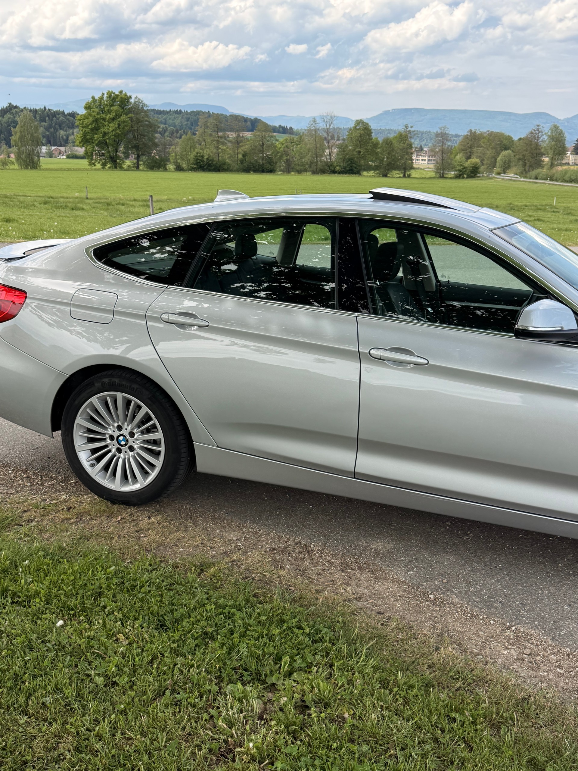 BMW 320i xDrive Gran Turismo-image-6