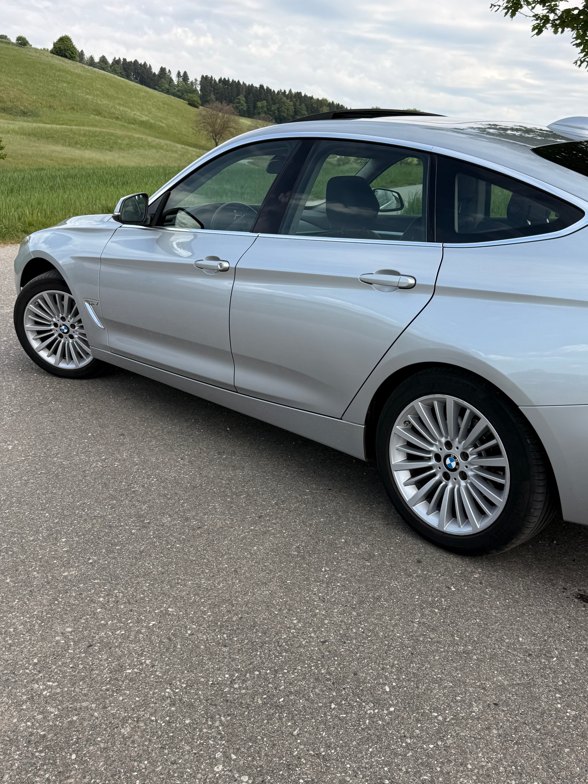 BMW 320i xDrive Gran Turismo-image-4