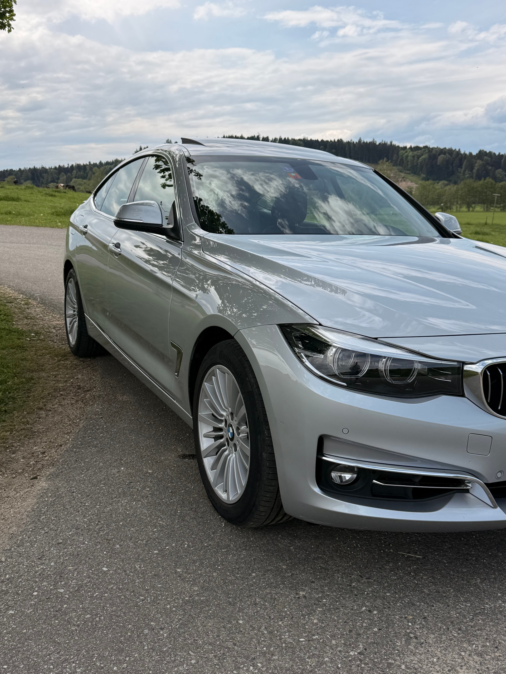 BMW 320i xDrive Gran Turismo-image-9