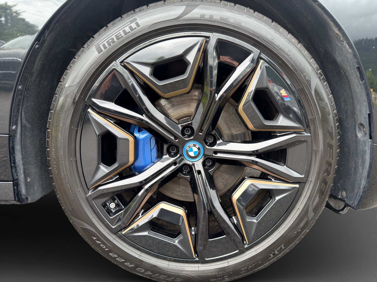 BMW iX xDrive50 Sport-image-8