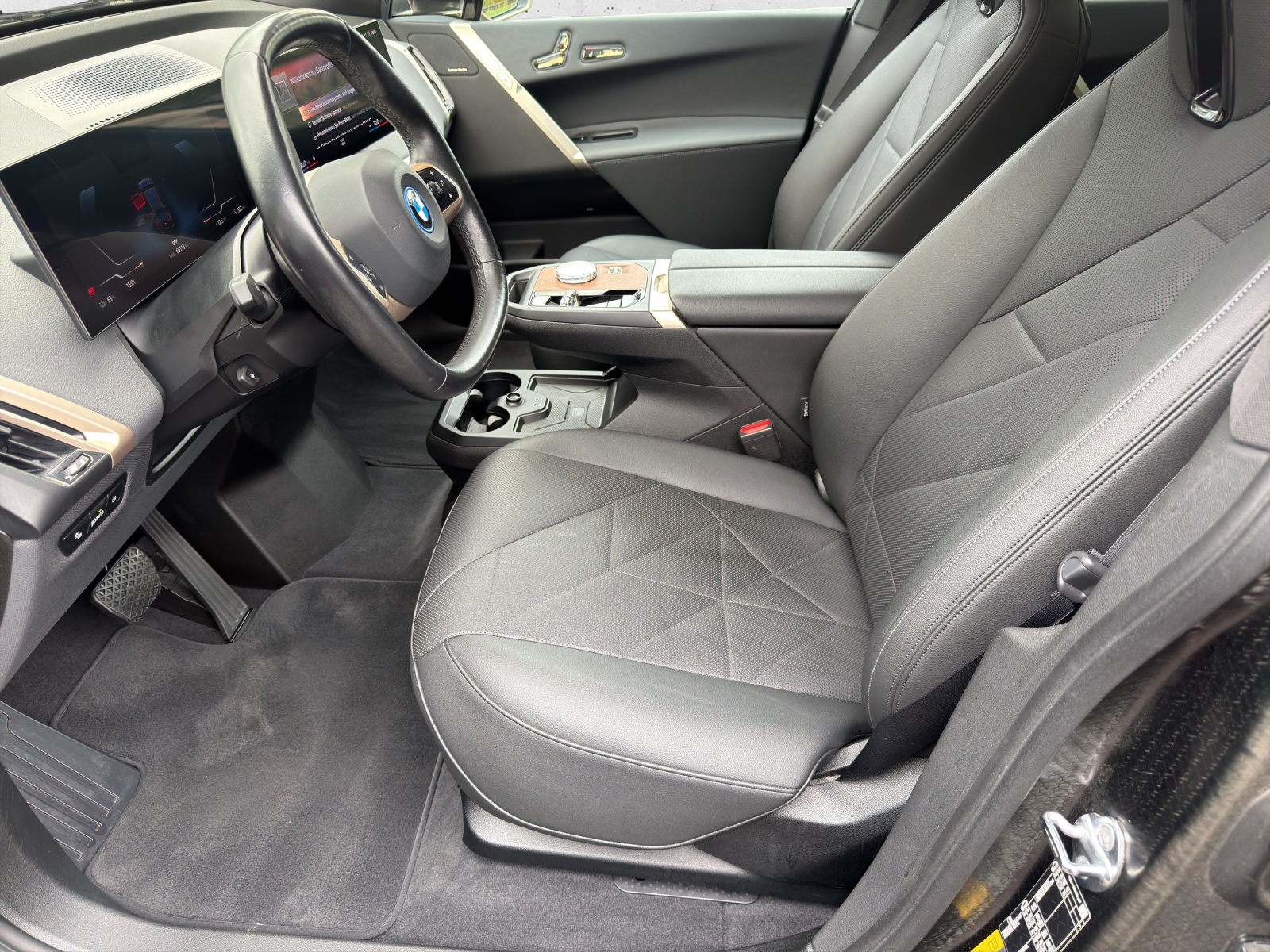BMW iX xDrive50 Sport-image-9
