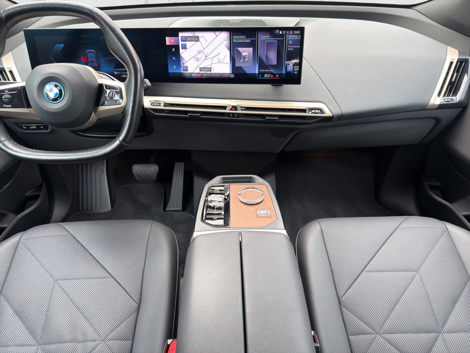 BMW iX xDrive50 Sport-image-13