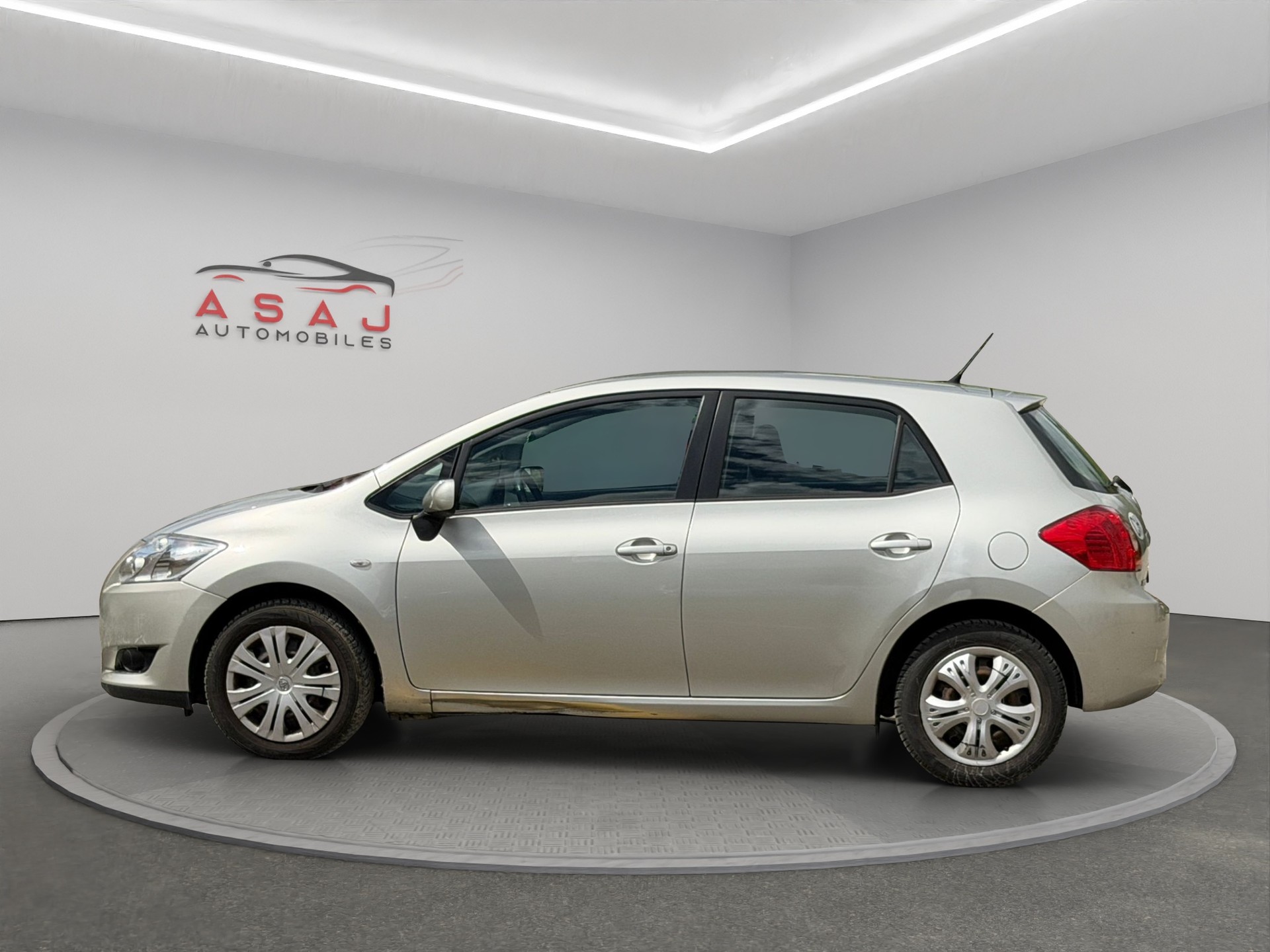 TOYOTA Auris 1.6 Linea Luna-image-3