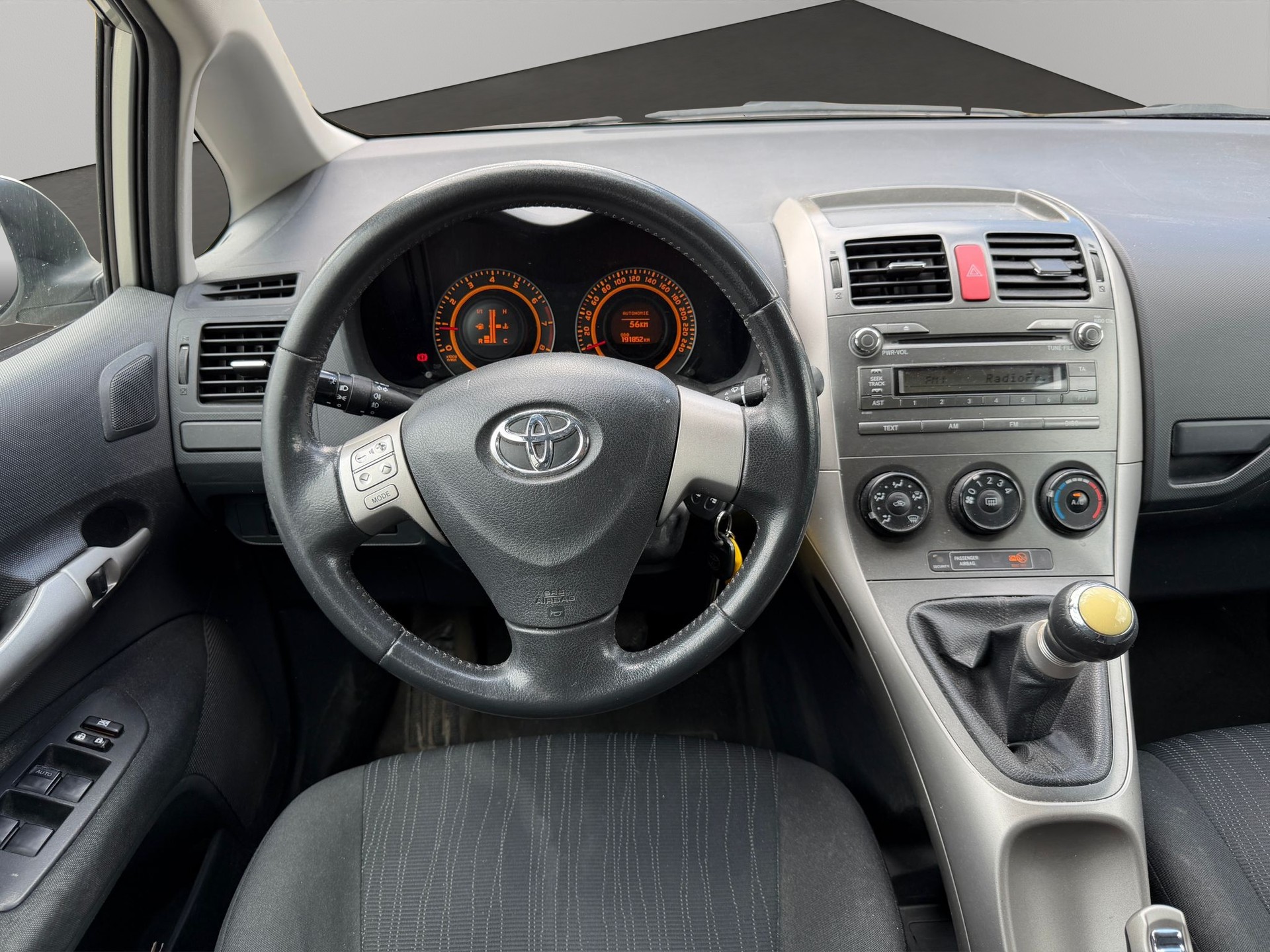 TOYOTA Auris 1.6 Linea Luna-image-9