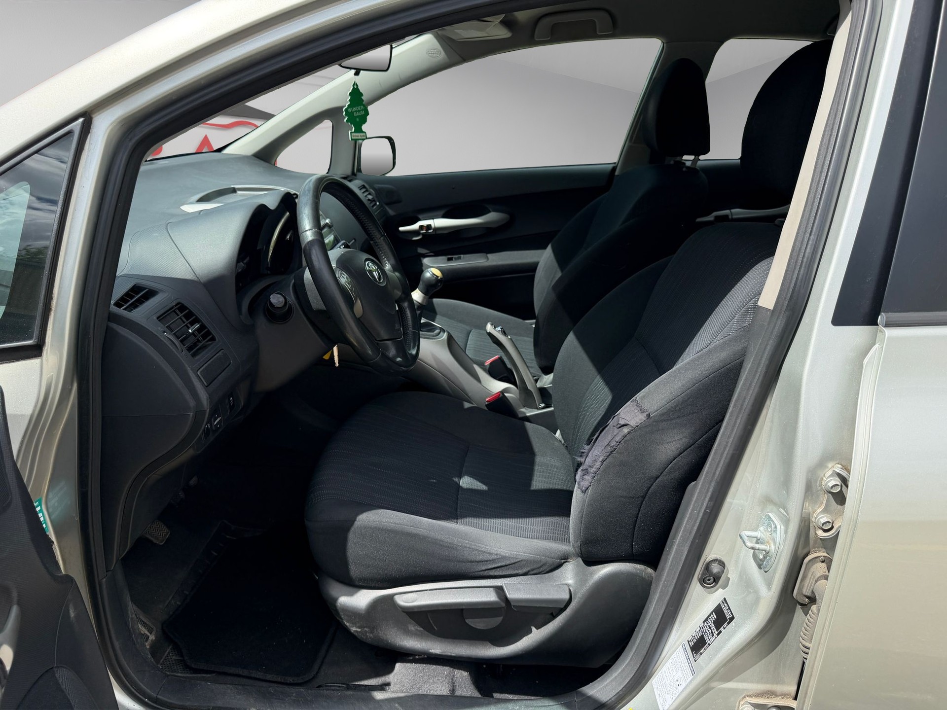 TOYOTA Auris 1.6 Linea Luna-image-10