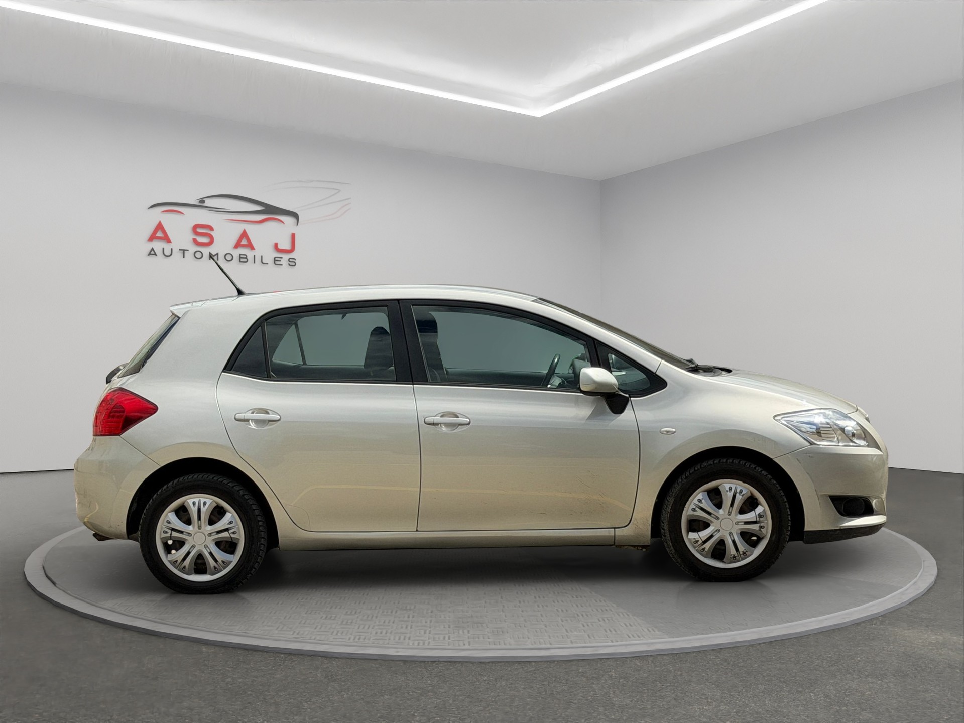 TOYOTA Auris 1.6 Linea Luna-image-7