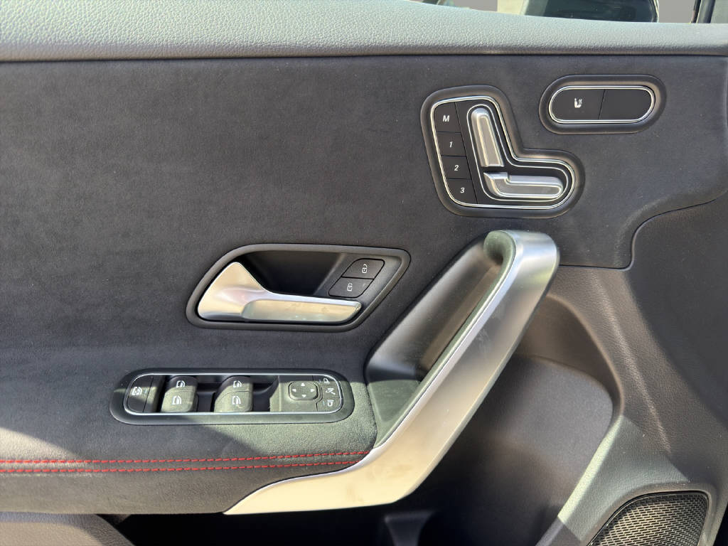 MERCEDES-BENZ A 220 AMG Line 4m-image-11