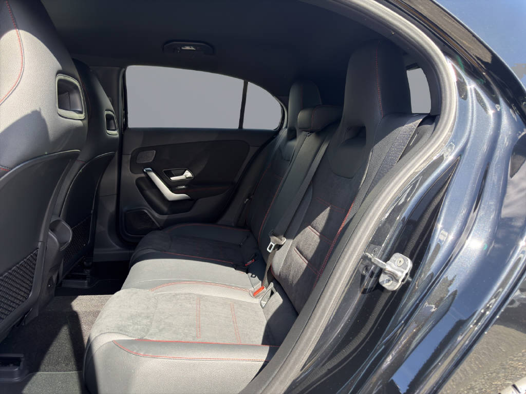 MERCEDES-BENZ A 220 AMG Line 4m-image-12