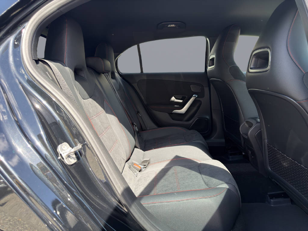 MERCEDES-BENZ A 220 AMG Line 4m-image-13