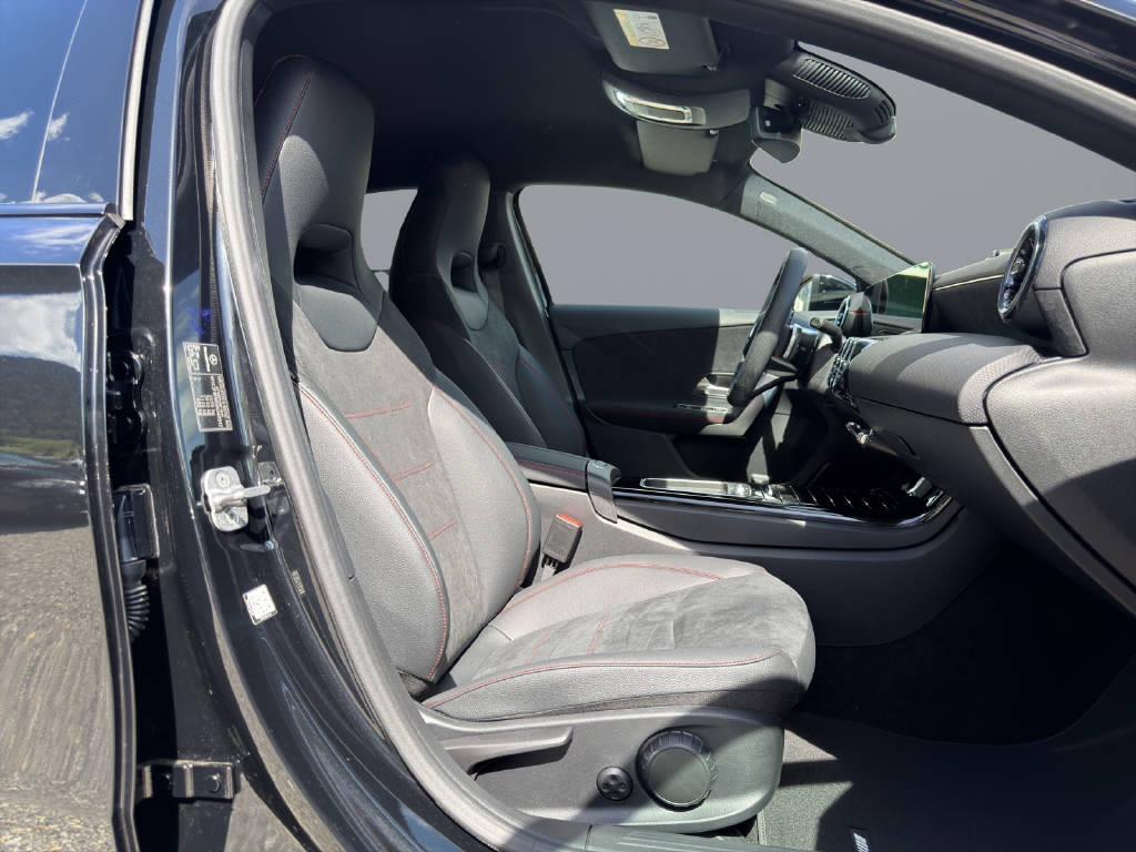 MERCEDES-BENZ A 220 AMG Line 4m-image-14
