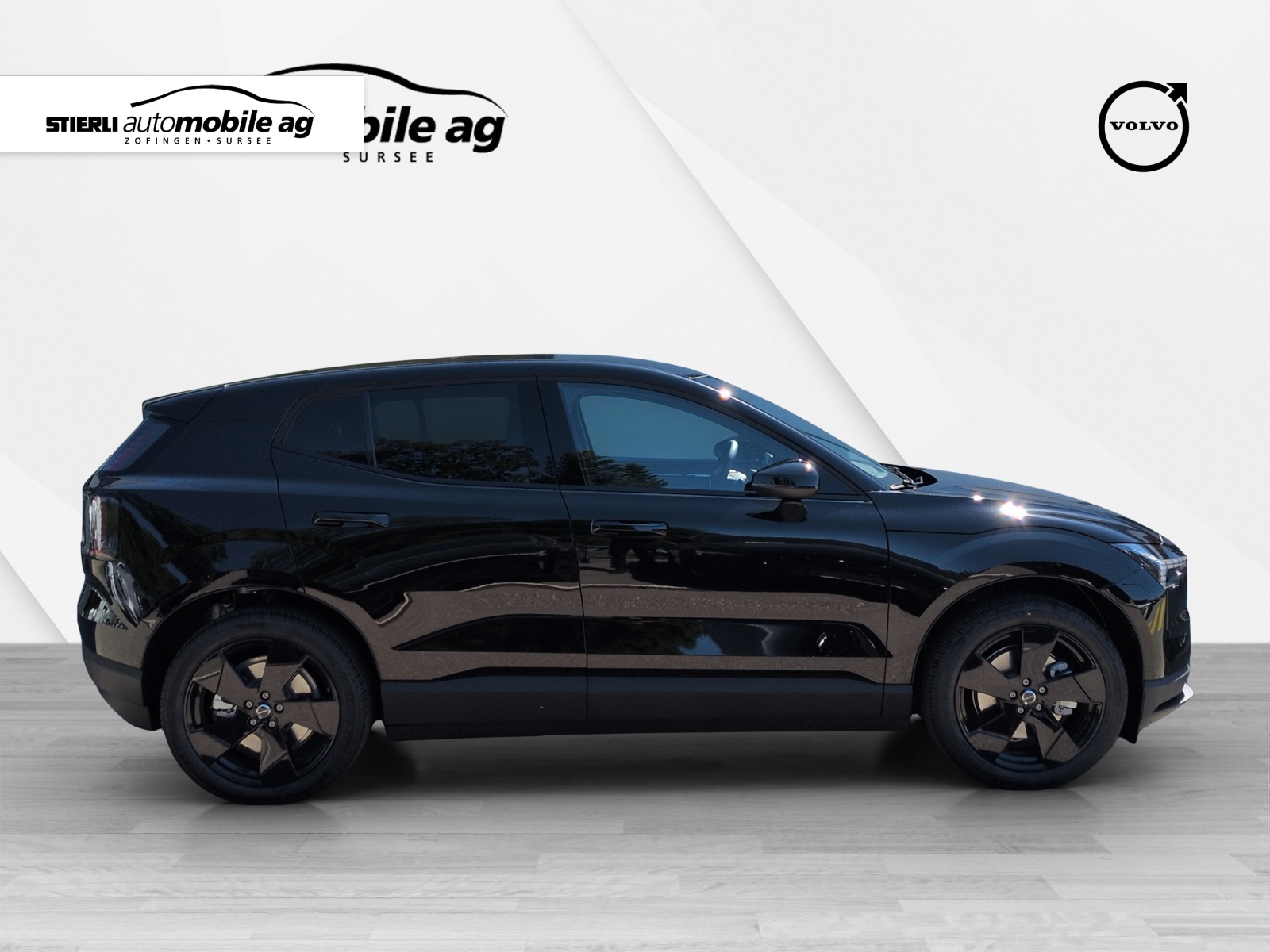 VOLVO EX 30 E60 Plus Swiss Black Edition-showroom-element-3