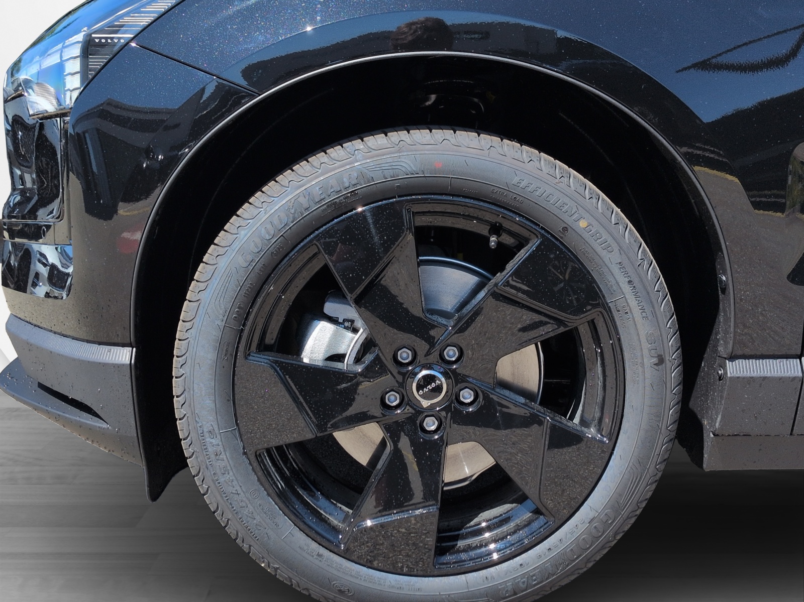 VOLVO EX 30 E60 Plus Swiss Black Edition-image-8