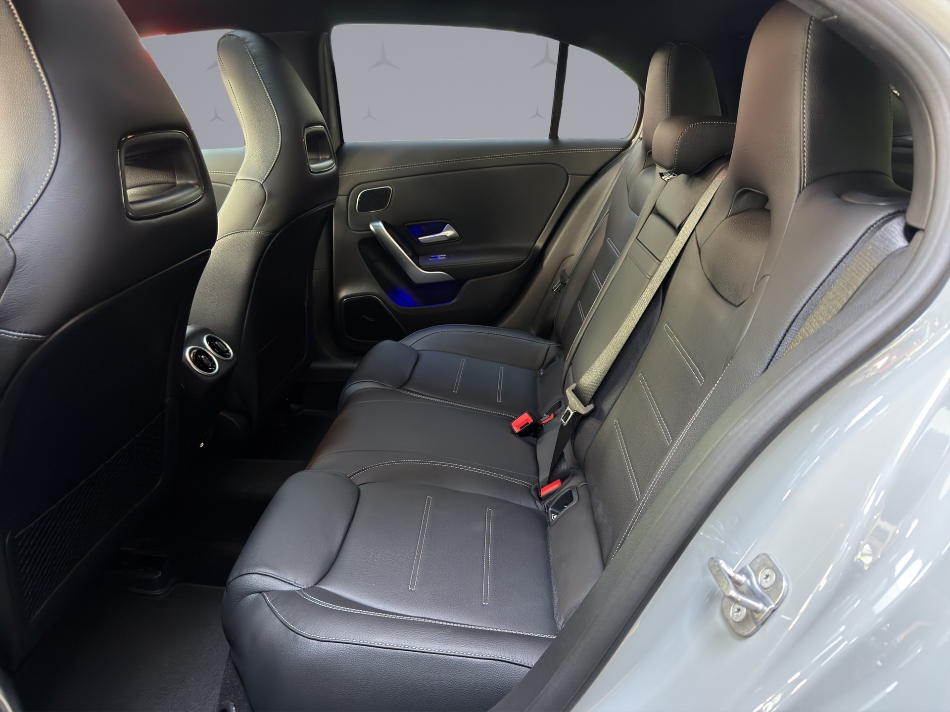 MERCEDES-BENZ A 35 AMG 4matic-image-10