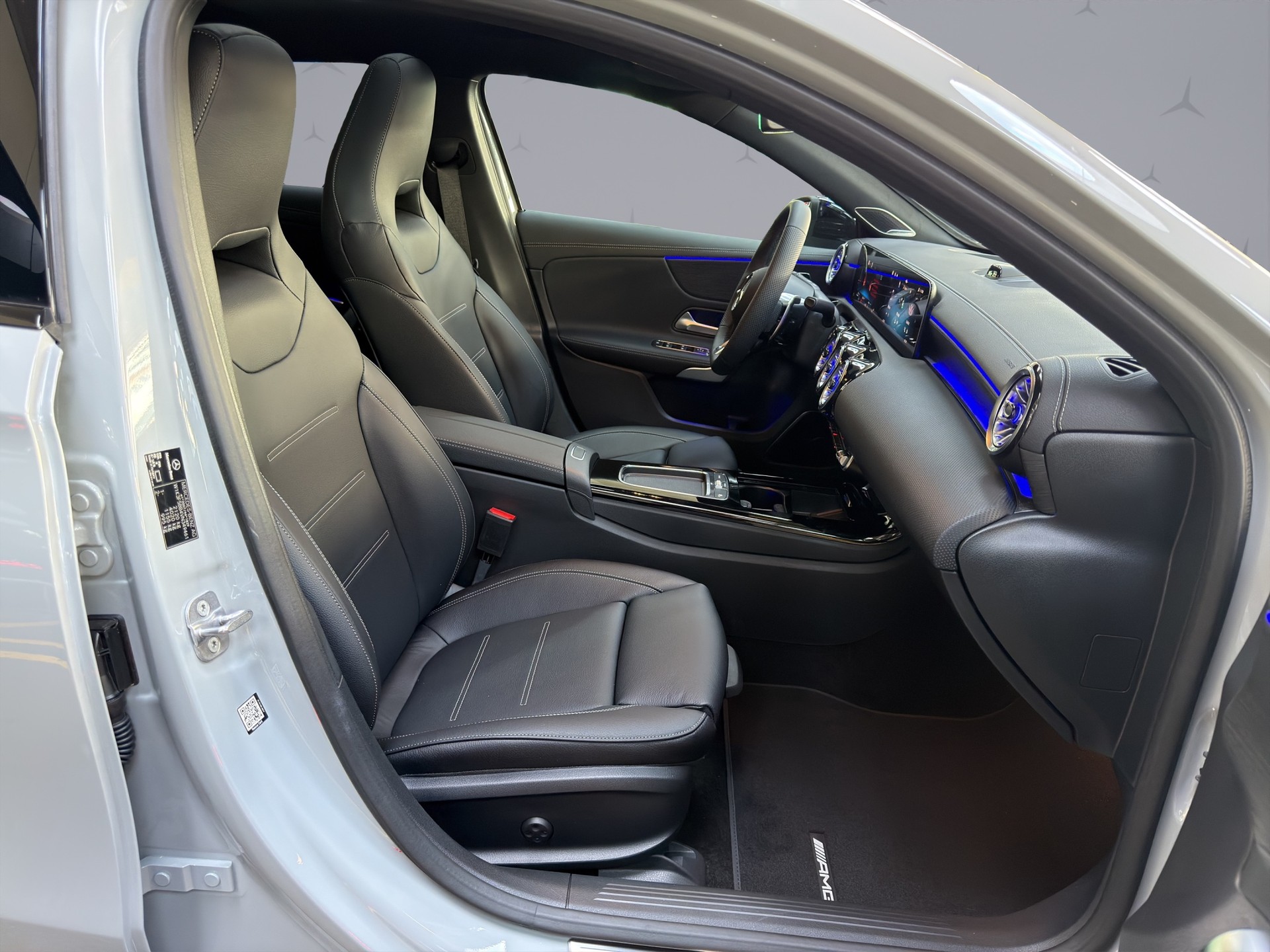 MERCEDES-BENZ A 35 AMG 4matic-image-14