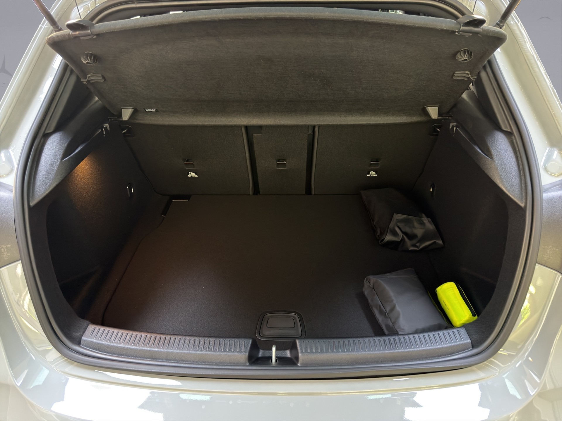 MERCEDES-BENZ A 35 AMG 4matic-image-16