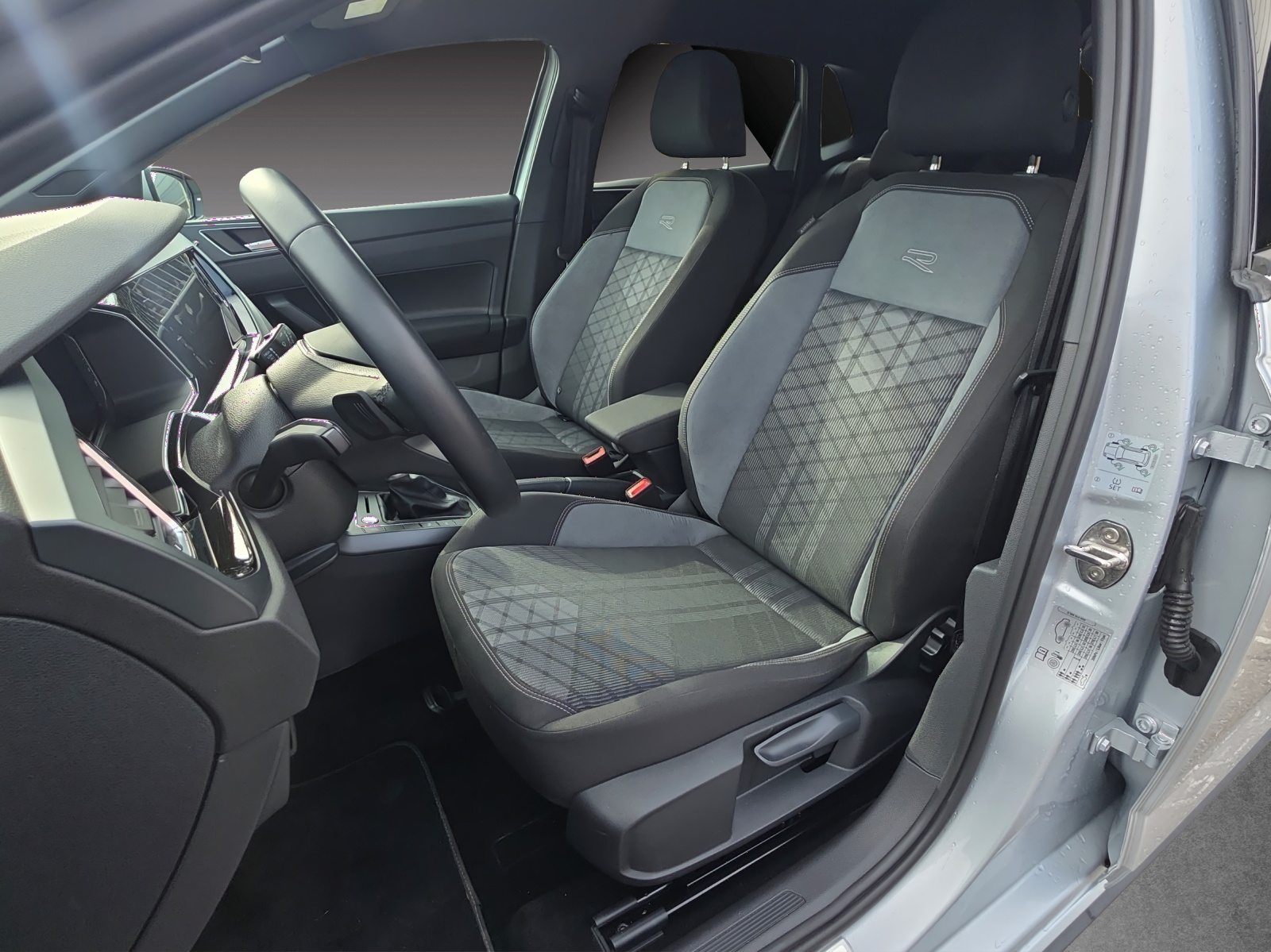 VW Polo 1.0 TSI R-Line DSG-image-14