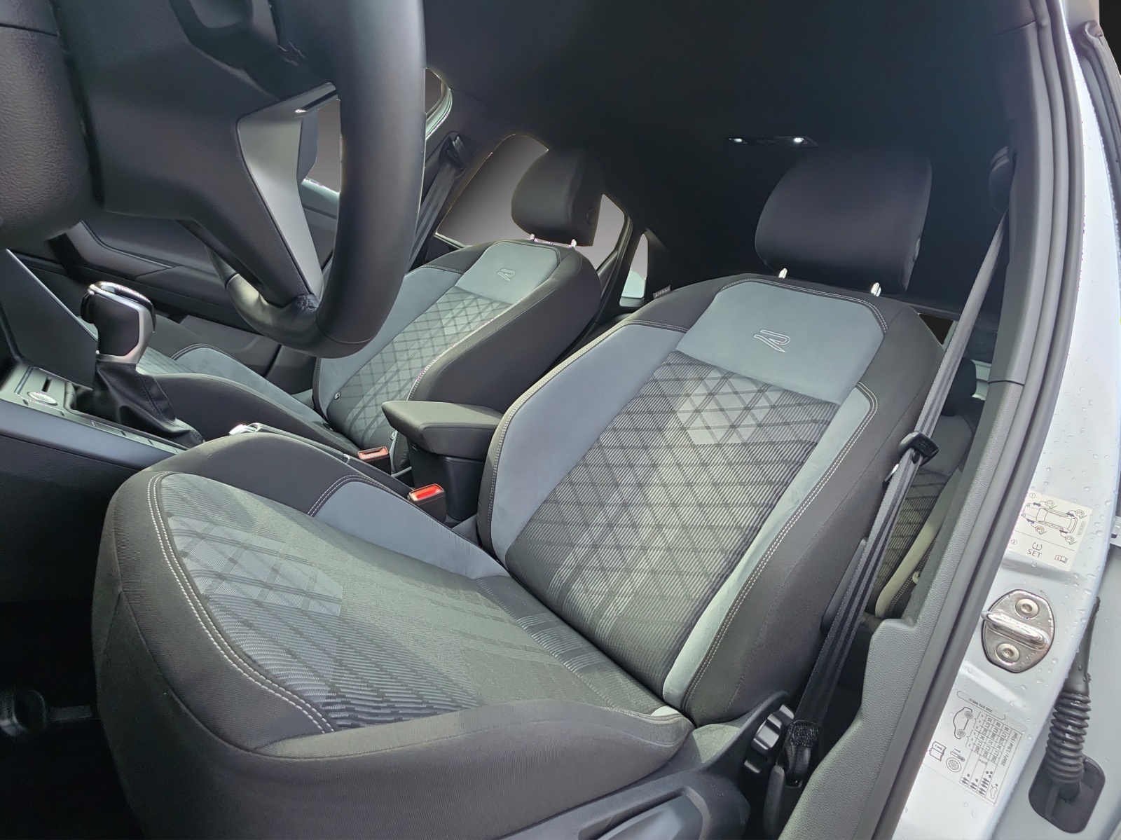 VW Polo 1.0 TSI R-Line DSG-image-13