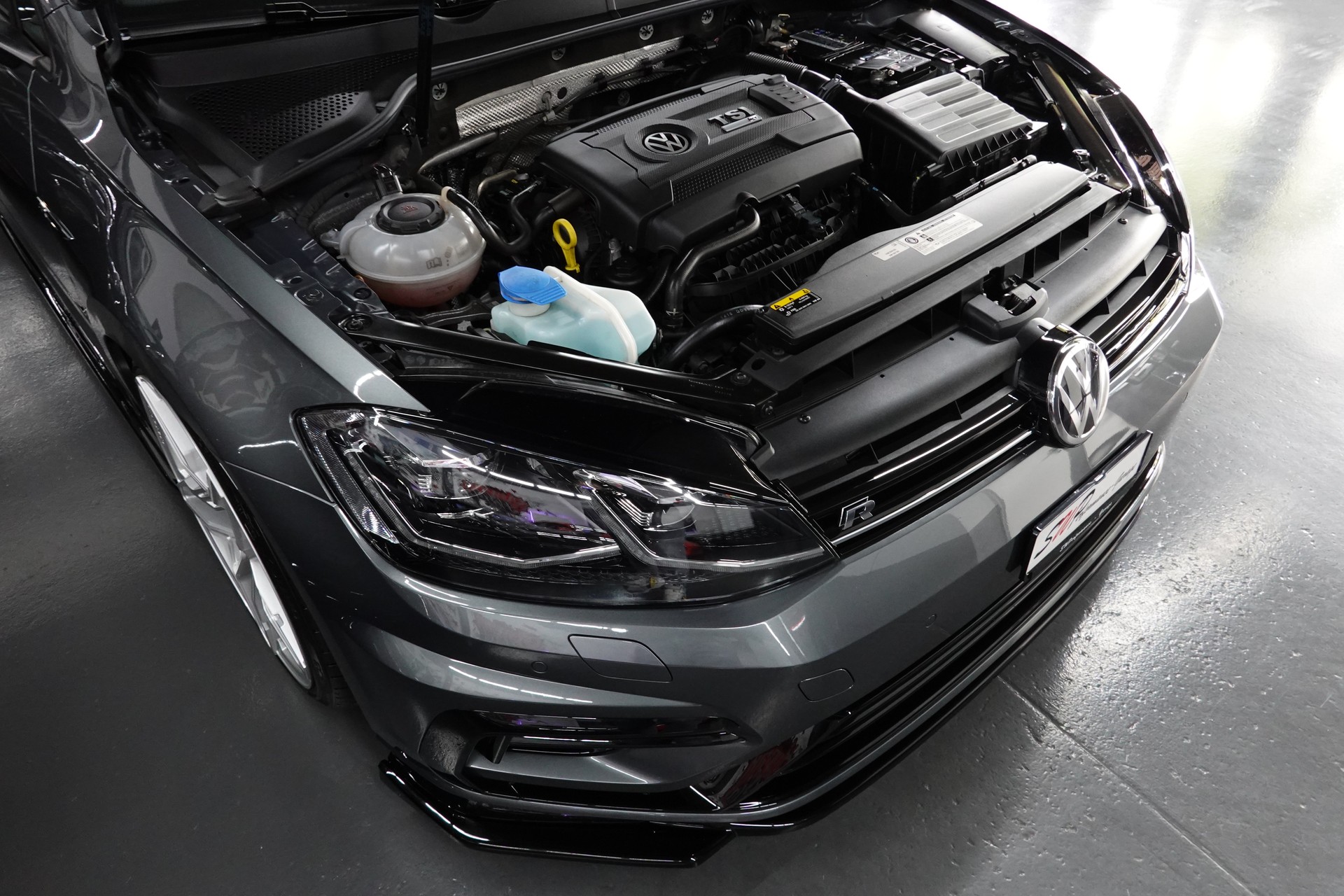 VW GOLF VARIANT 2.0 TSI R 4MOTION DSG DEEP ON TOP-showroom-element-3