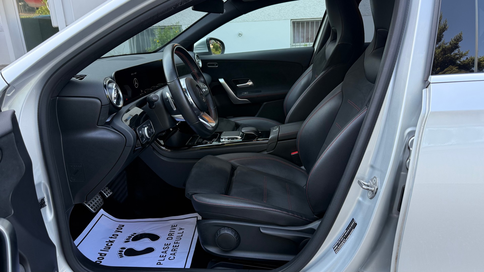 MERCEDES-BENZ A 220 AMG Line 7G-DCT-image-13