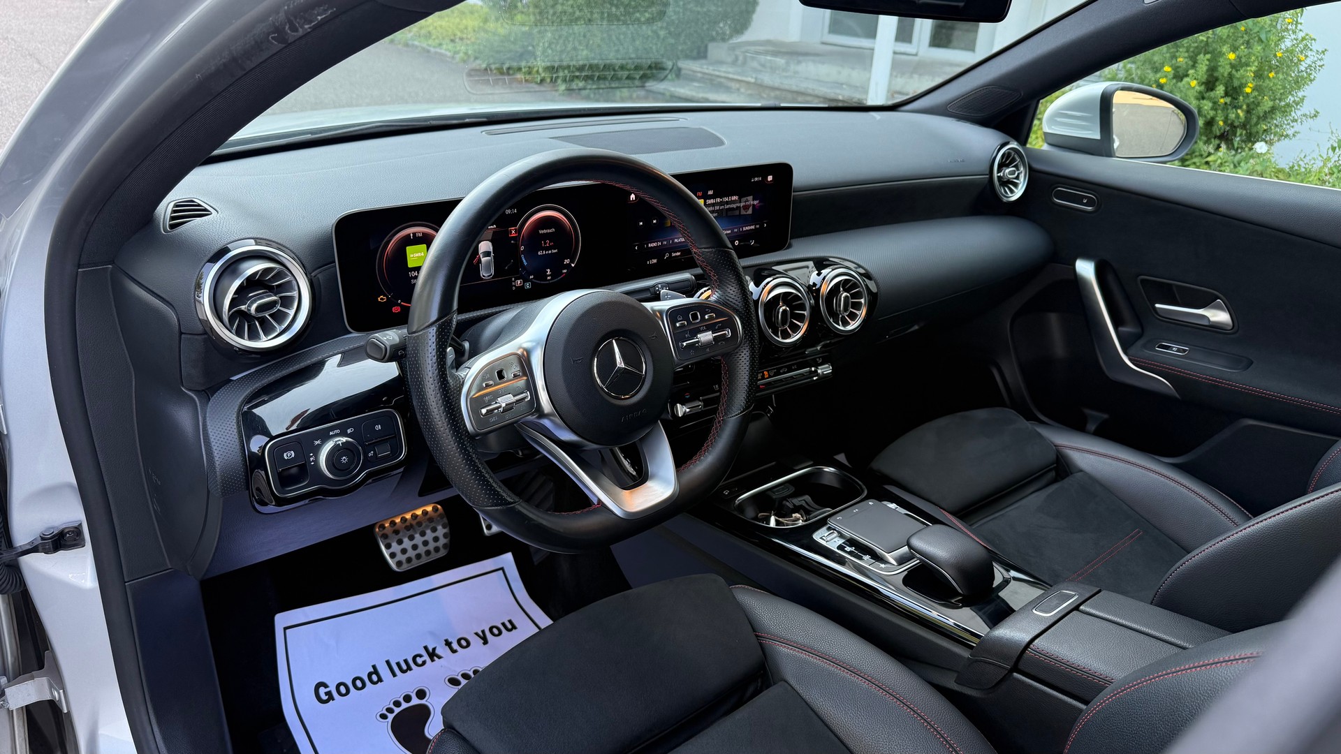 MERCEDES-BENZ A 220 AMG Line 7G-DCT-image-12