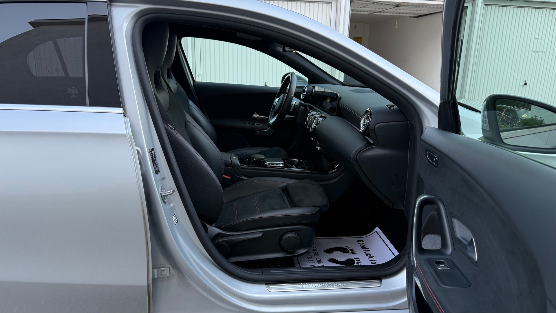 MERCEDES-BENZ A 220 AMG Line 7G-DCT-image-15