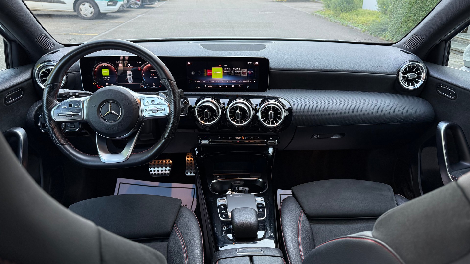 MERCEDES-BENZ A 220 AMG Line 7G-DCT-image-14