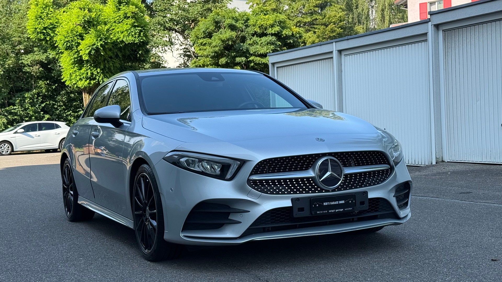 MERCEDES-BENZ A 220 AMG Line 7G-DCT-image-4