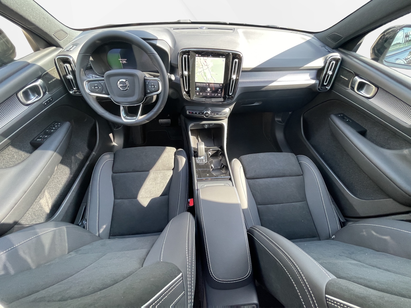 VOLVO EX40 Twin Performance Ultra AWD-image-10