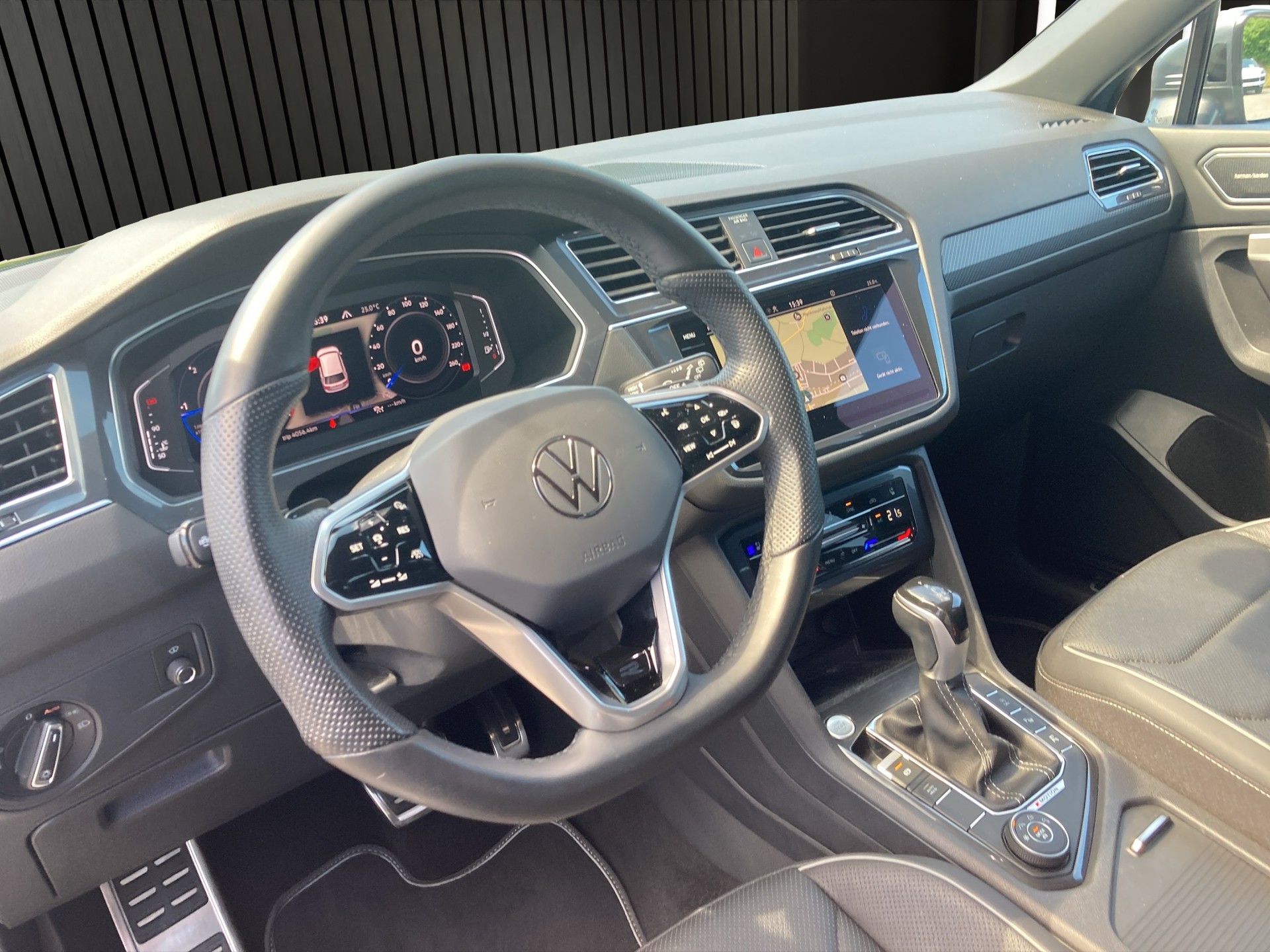 VW Tiguan Allspace 2.0 TDI SCR R-Line DSG-image-9