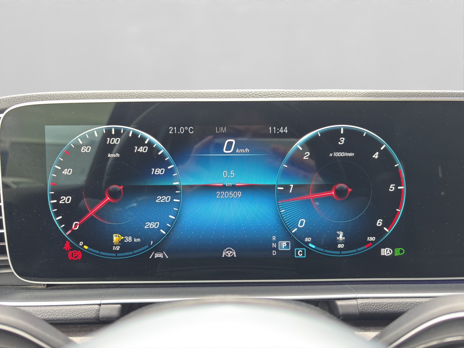 MERCEDES-BENZ GLE 400 d 4Matic AMG Line 9G-Tronic-image-10